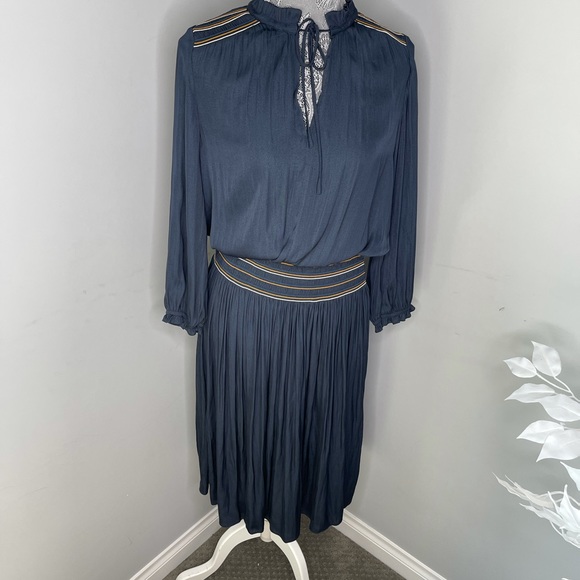 WILLIAM B Smocked Waist V Neck Midi Dress - Picture 5 of 10